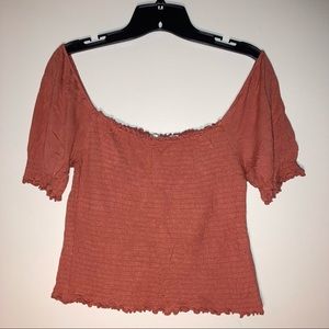 [HEART HIPS] Off the shoulder shirt